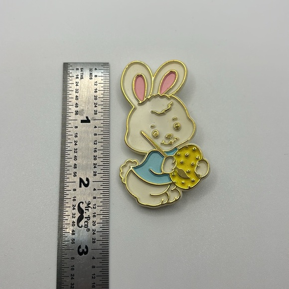 Vintage 1981 Hallmark Easter Bunny Pin Brooch Rabbit Painter Brush - Picture 4 of 5